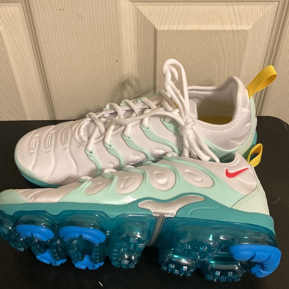 Nike Air VaporMax Plus Running Shoes - White/mint foam/washed teal/siren red - Picture 14 of 16